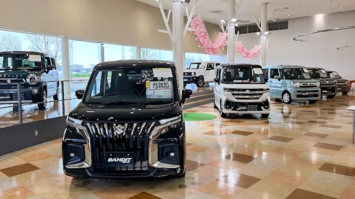 展示車を見る